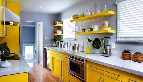 Không gian phòng bếp tươi sáng với màu vàng chanh